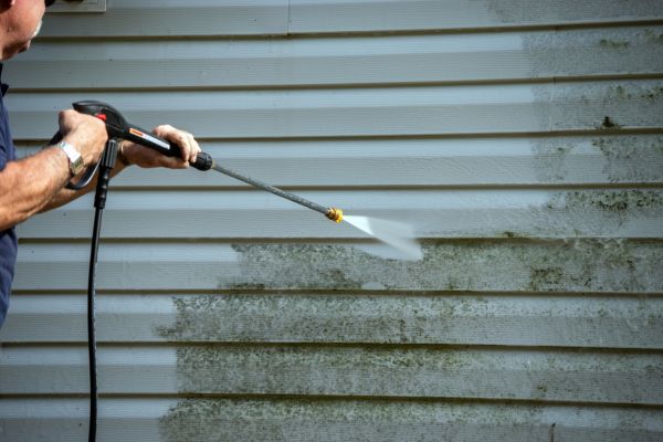 Vinyl Siding Power Washing in Santa Rosa